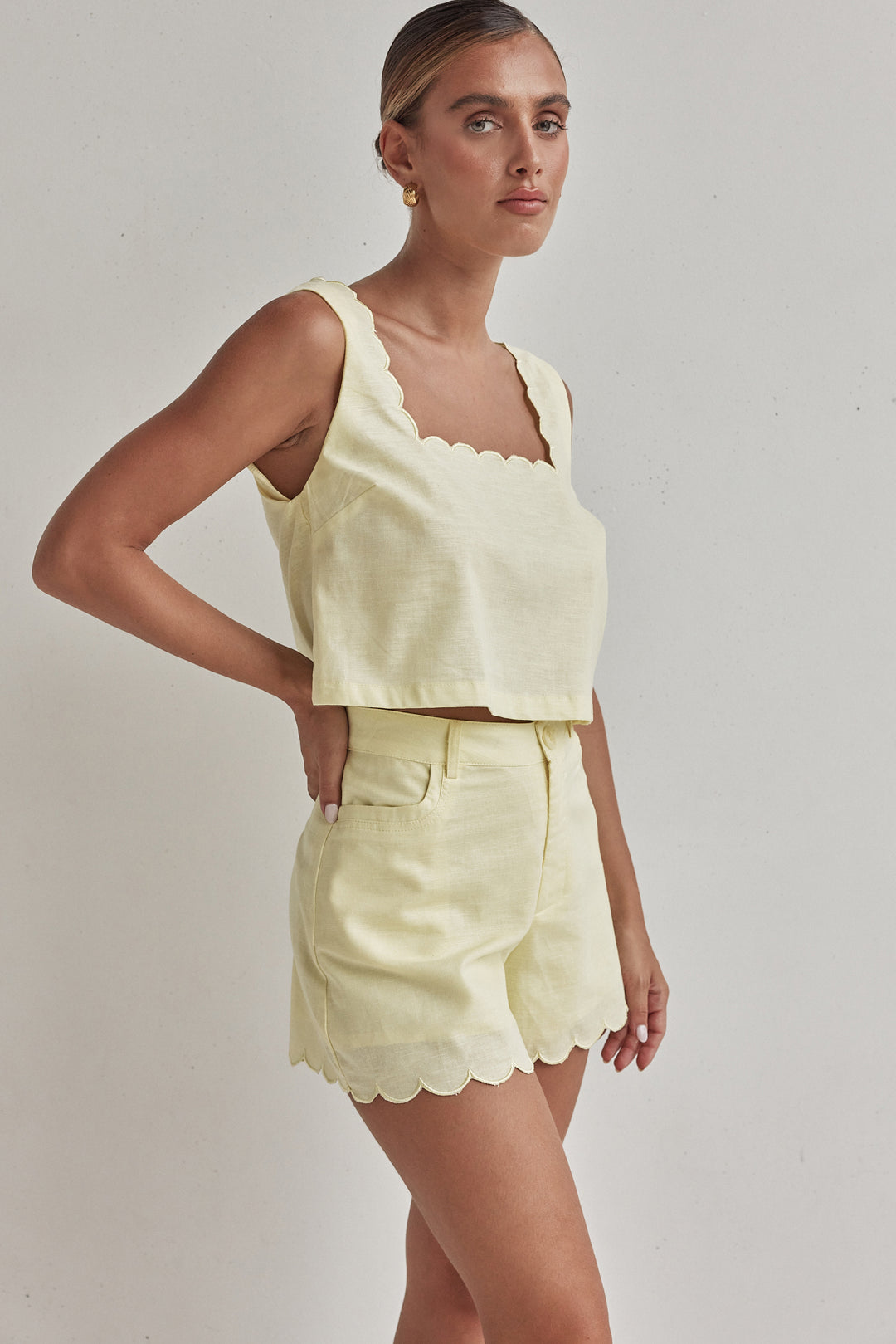 Butter Yellow Linen Shorts – High-Waist with Scalloped Hem-2