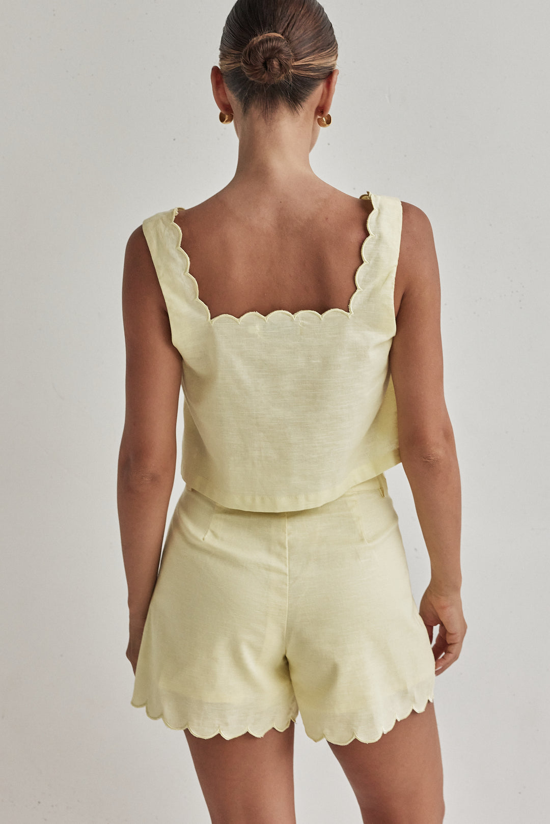 Butter Yellow Linen Crop Top – Scalloped Hem & Sleeveless Fit-3